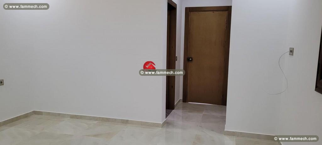 VENTE VILLA NEUVE À H.SOUK AVEC PISCINE-REF V 572