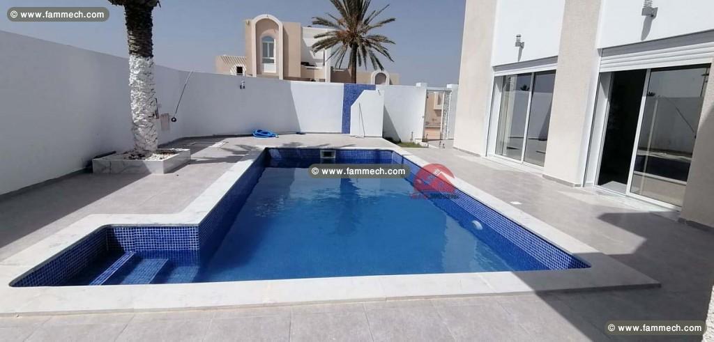 VENTE VILLA NEUVE AVEC PISCINE PRIVÉE - RÉF V537