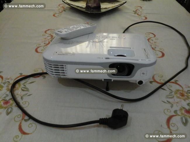 Vidéoprojecteur EPSON EB-X11+écran de projection