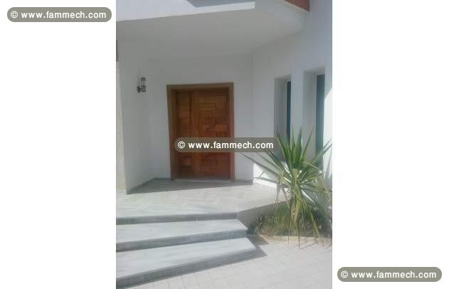 Villa 322m2 au bord de la mer à Borj Cedria