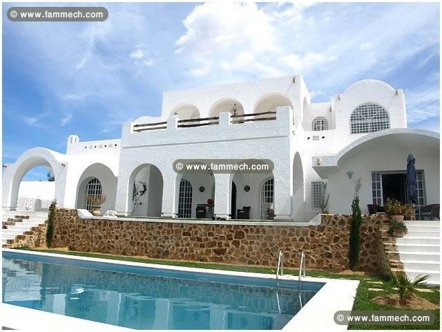VILLA AVEC PISCINE