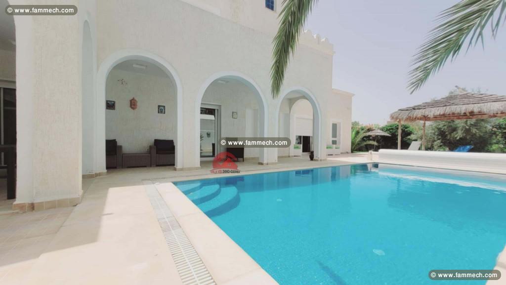 VILLA AVEC PISCINE À DJERBA AGHIR - RÉF V681