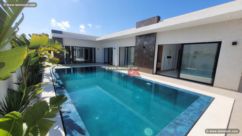 VILLA AVEC PISCINE À MIDOUN ZU - RÉF V702