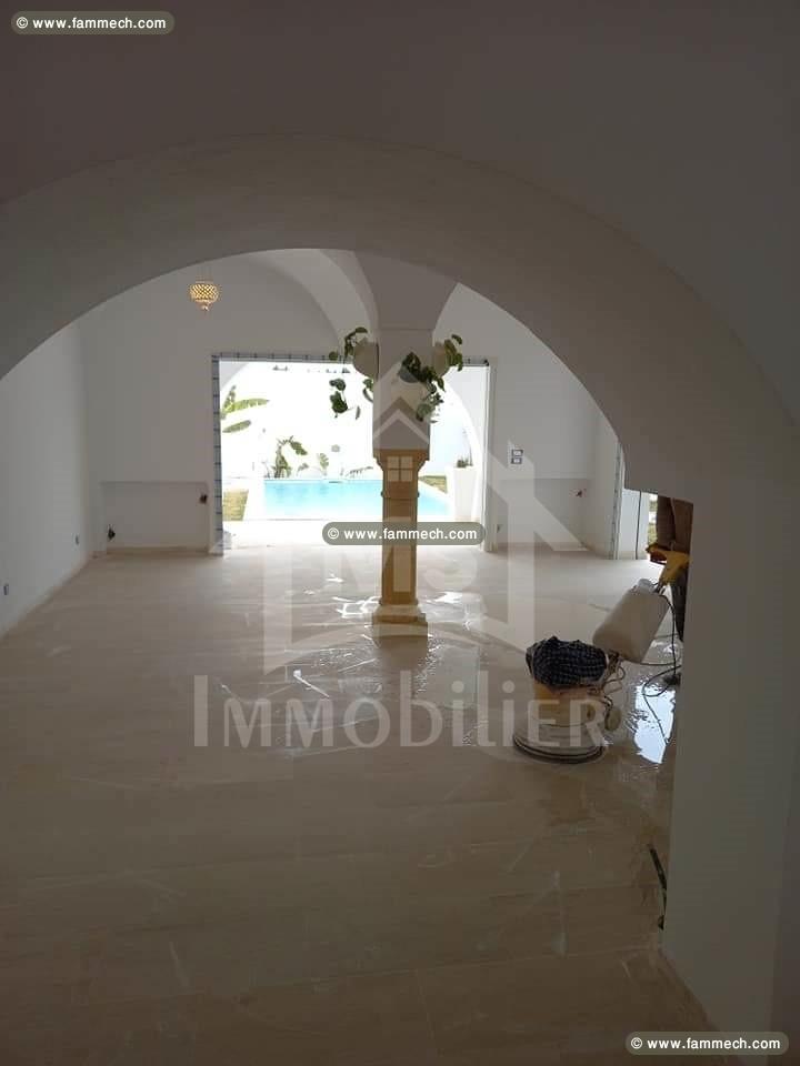 villa avec piscine en cours de finition à Hammamet