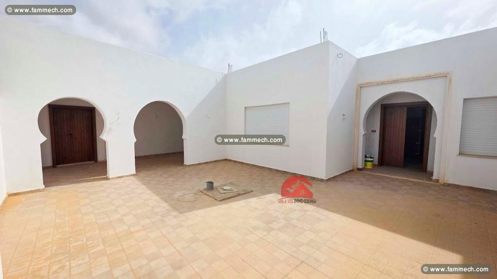 VILLA DE PLAIN-PIED HOUMT SOUK DJERBA ZU-RÉF V713