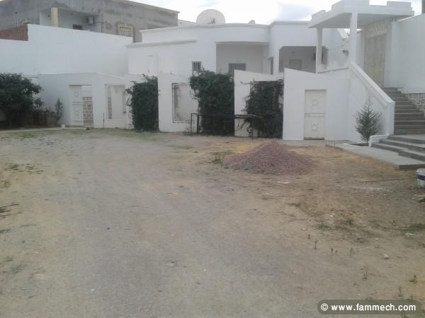 Villa et annexe +terrain Prêt pour grand projet