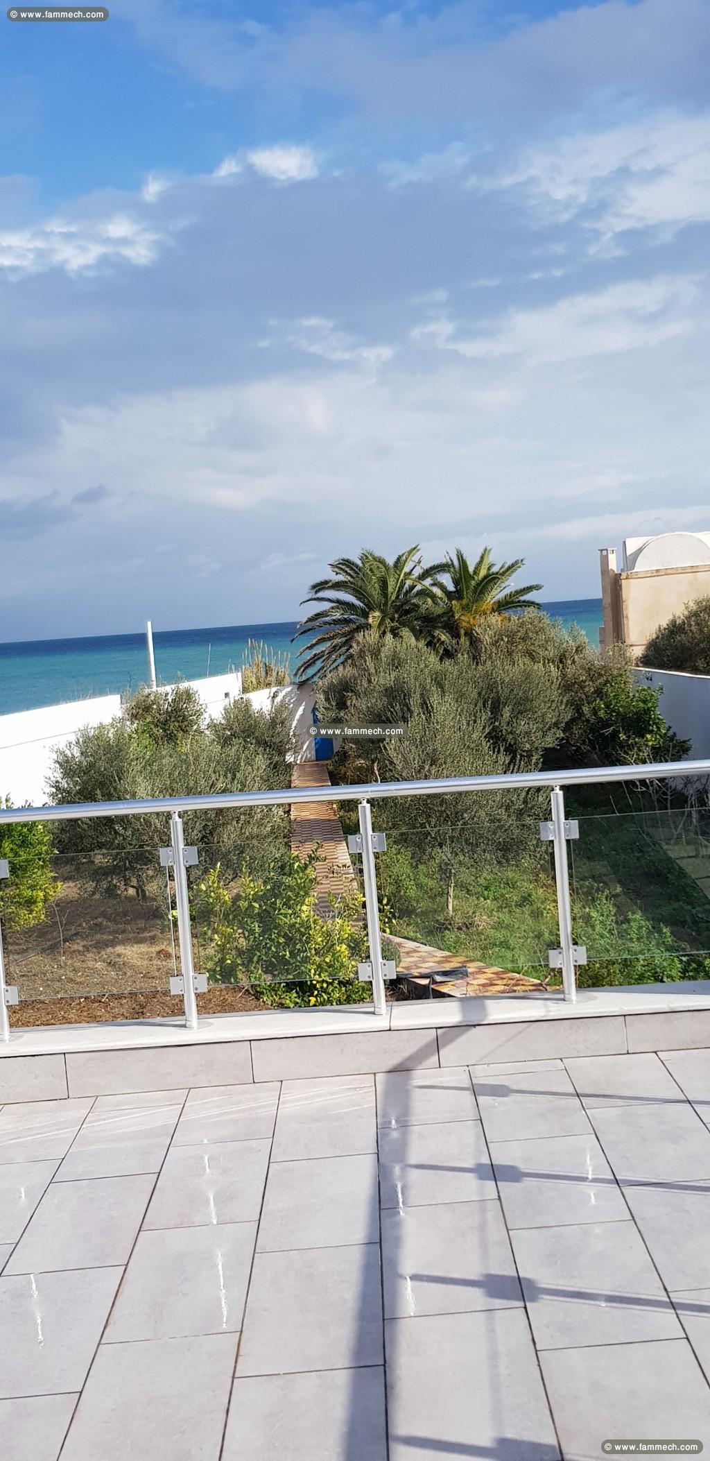 Villa Neuf 1767m2 pied dans l'eau Cap Zbib