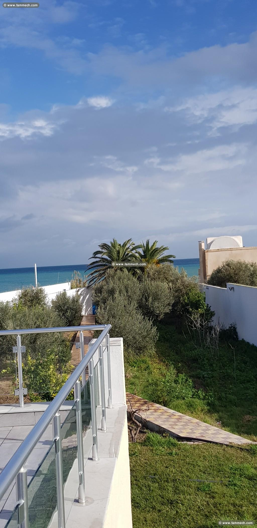 Villa Neuf 1767m2 pied dans l'eau Cap Zbib