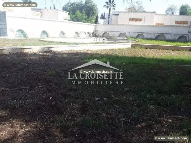 Villa plain-pied S+3 avec piscine à La Soukra MVV0
