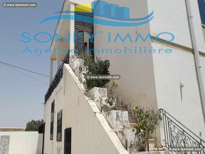 Villa route El Ain km 3 en deux étages