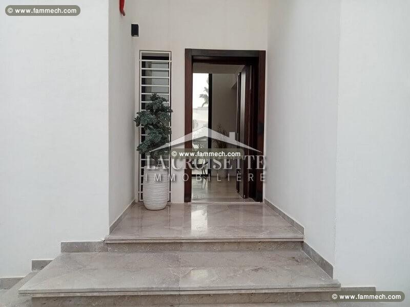 Villa S+3 avec piscine à La Soukra MVV0167