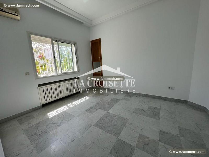 Villa S+4 avec piscine pour un usage bureautique M