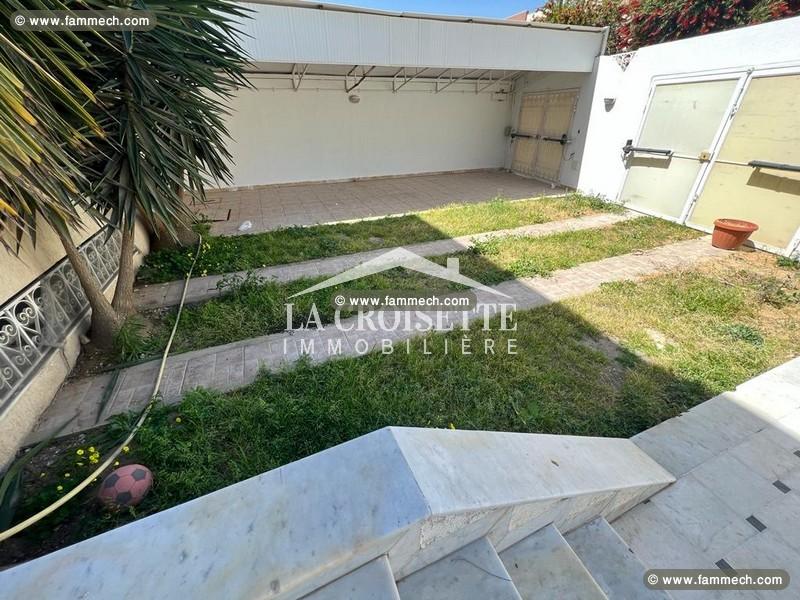 Villa S+4 avec piscine pour un usage bureautique M