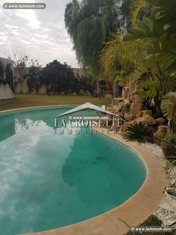 Villa S+6 meublée avec piscine à La Soukra   MVL12