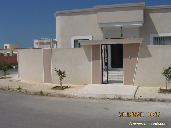 Villa S+3 , bien achevée, entourée d'un jardin