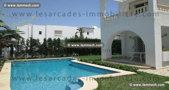 Villa sur 2 niveaux avec piscine à yasmine Hammame