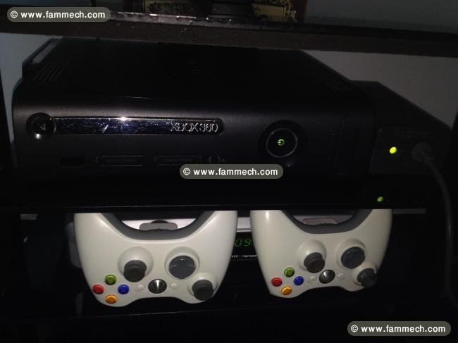 Xbox 360 patché avec deux manettes