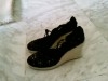 A vendre: 2 paires de chaussures à talons compensé