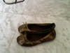 A vendre 2 paires de chaussures presque neuves.