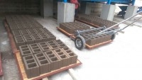 Machine a parpaing, paves