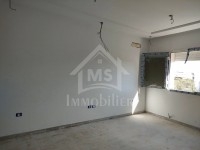 Un appartement S+3 avec terrasse à vendre à 185 MD