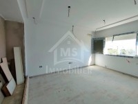 Un appartement S+3 avec terrasse à vendre à 185 MD