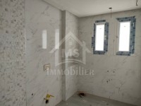 Un appartement S+3 avec terrasse à vendre à 185 MD