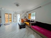 A vendre  une villa avec jardin et piscine 