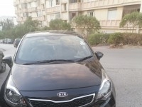 a vendre une belle kia rio berline