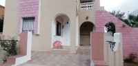 A VENDRE UNE VILLA AVEC PISCINE A LA ZONE TOURISTI