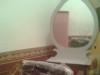 Comptoir pour coiffure et deux fauteuils neufs