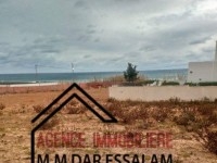 des terrains près de la mer