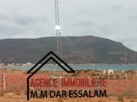 des terrains près de la mer