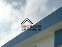 deux maisons près de la mer