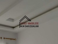 deux maisons près de la mer