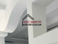 deux maisons près de la mer