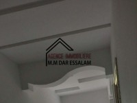 deux maisons près de la mer