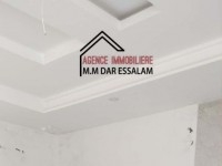 deux maisons près de la mer