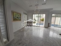 Duplex S+4 avec jardin et piscine à La Soukra MDL0