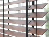 ENTRTIEN STORE EN BOIS