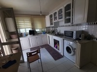 Etage de villa  vide a louer a ennaser 2 