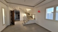 LOCATION DUPLEX SANS MEUBLES A HOUMT SOUK-RÉF L660