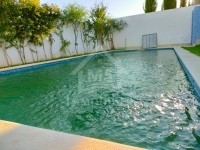 Luxueuse villa avec piscine et jardin à vendre 