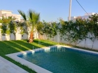 Luxueuse villa avec piscine et jardin à vendre 