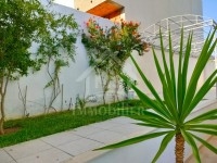 Luxueuse villa avec piscine et jardin à vendre 