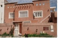 Maison 3 étages avec commerce à vendre (600000Dt) 