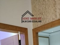 maison indépendante avec un garage 