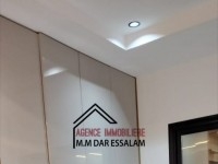 maison indépendante avec un garage 