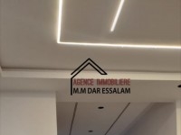 maison indépendante avec un garage 