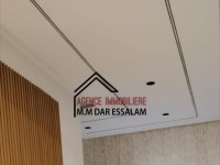 maison indépendante avec un garage 